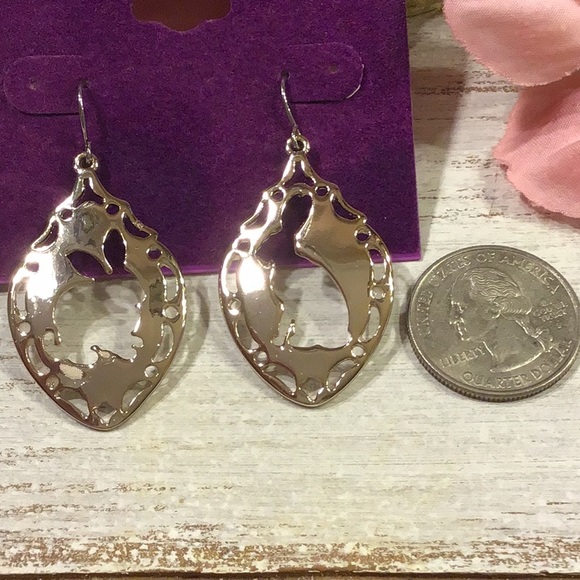 🌾[2/$28.00]🌾 Vera Wang Rabbit Earrings - Picture 5 of 6